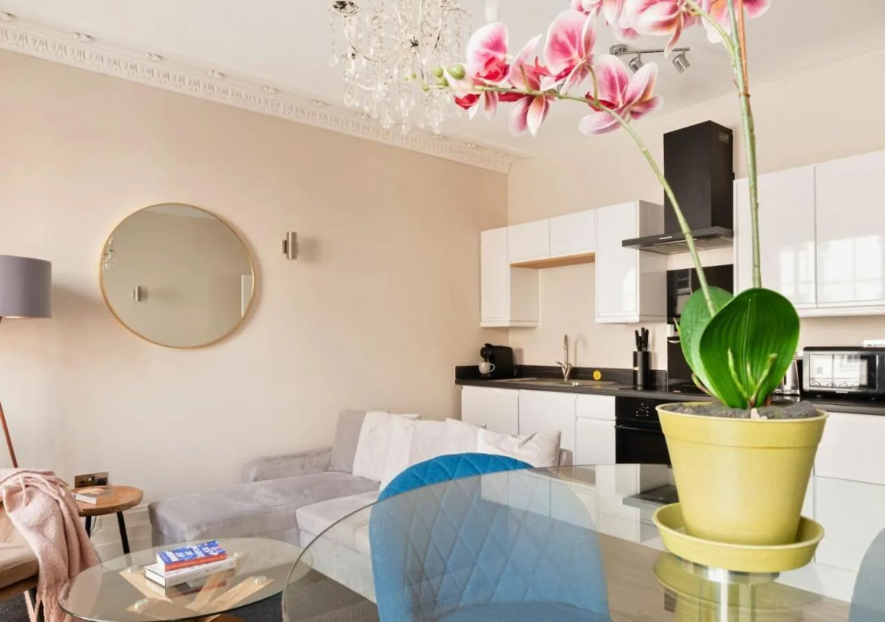 Stunning 2 Bed In The Centre Of Cheltenham! United Kingdom